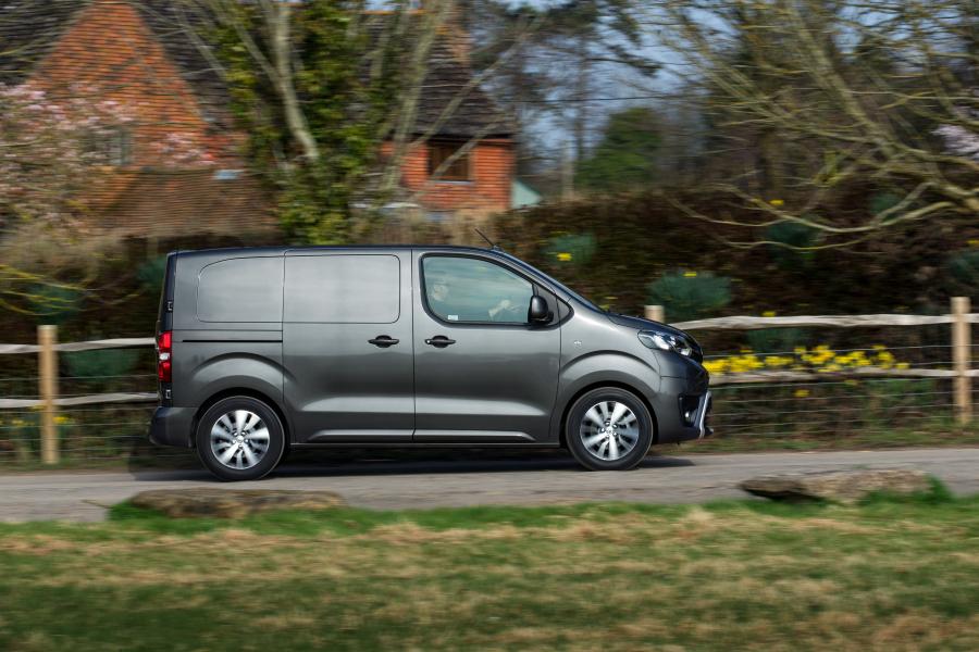  Toyota ProAce Van Compact 2017 года  (UK) (фото 28 из 32)